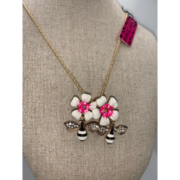 Betsey Johnson Tropical Flower and Bees Necklace Brooch - Picture 3 of 6